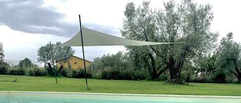 Piscina all'aperto, una piscina riscaldata