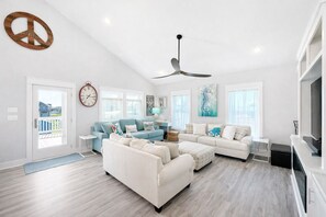 Smart TV, fireplace, books, stereo