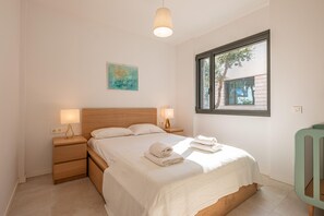 4 Schlafzimmer, Bügeleisen/Bügelbrett