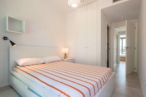 4 chambres, fer et planche à repasser