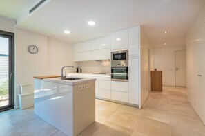 Mikrowelle, Ofen, Geschirrspüler, Toaster