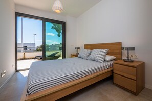 4 Schlafzimmer, Bügeleisen/Bügelbrett