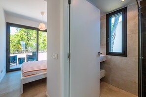 4 chambres, fer et planche à repasser