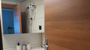 Family Room, Non Smoking | Bathroom - SIĞACIK SEN KONUK EVİ (Seferihisar)