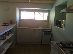 Fridge, microwave, oven, stovetop - Quiet vacation home near Figeac (Linac)