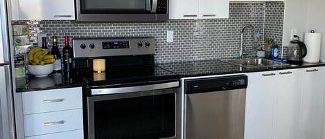 Fridge, microwave, stovetop, dishwasher
