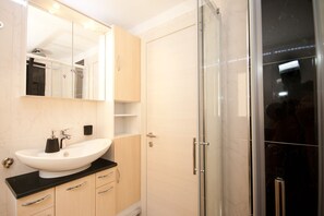 Shower, towels
