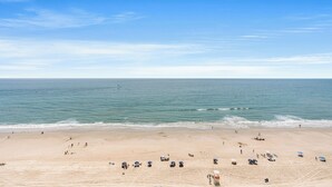 A wide beach with a clear sky and calm sea. - Crescent Keyes PH18-2BR/2BA Oceanfront-Pools (North Myrtle Beach)