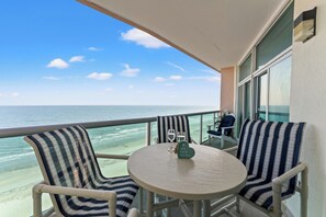 Outdoor dining - Crescent Keyes PH18-2BR/2BA Oceanfront-Pools (North Myrtle Beach)