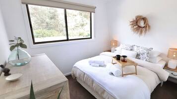 3 bedrooms, iron/ironing board, Internet, bed sheets