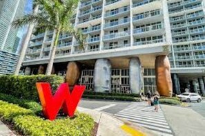 Exterior - W Hotel Miami 49th Fl condo with Stunning Water and City Views - Pool & More (Miami)