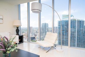 Interior - W Hotel Miami 49th Fl condo with Stunning Water and City Views - Pool & More (Miami)