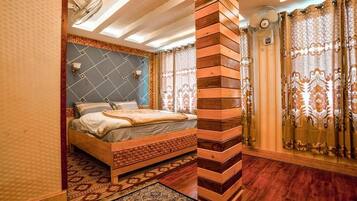 Deluxe Double Room | Free WiFi, bed sheets