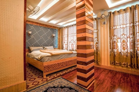 Deluxe Double Room | Free WiFi, bed sheets. Hotel Express