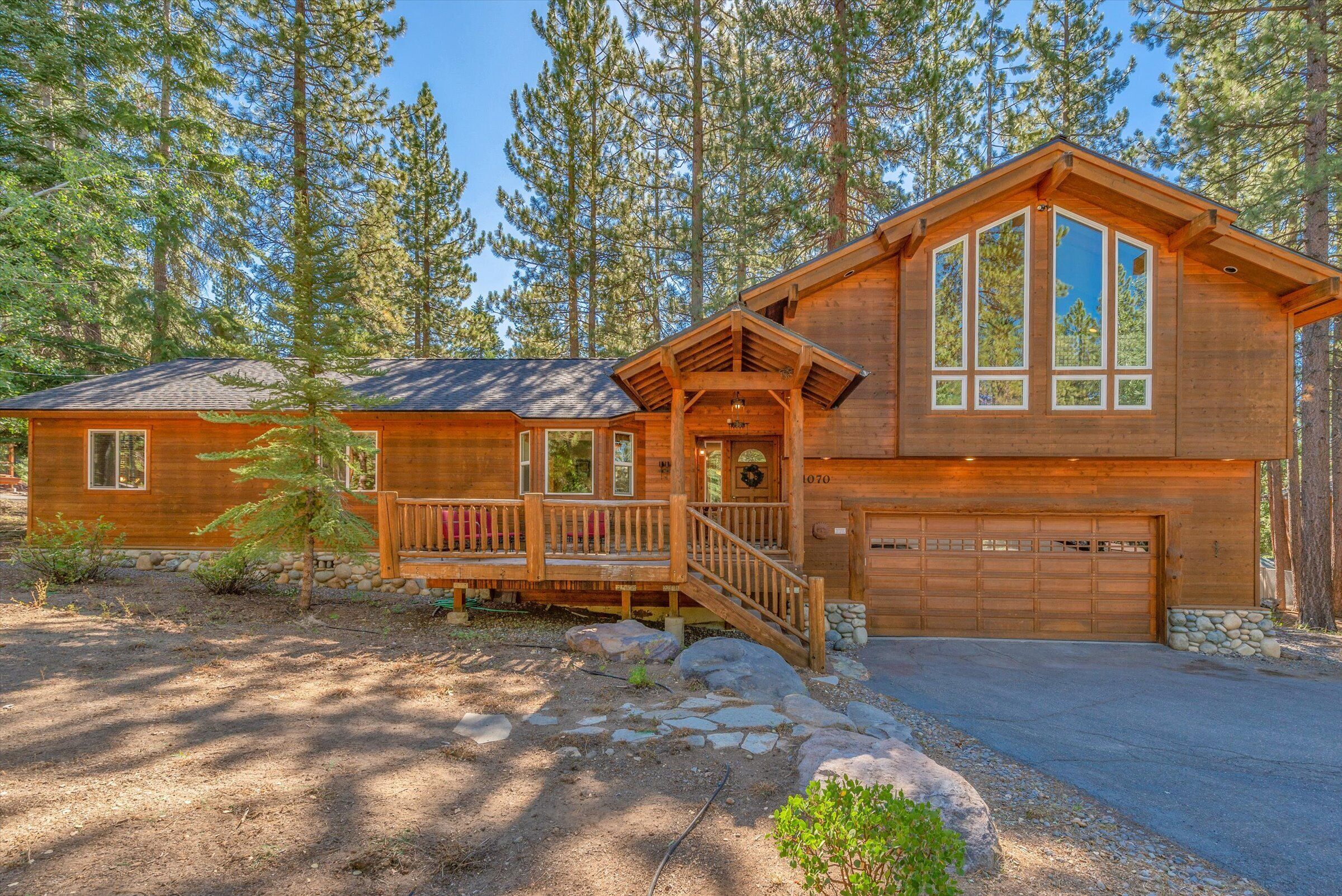 Perfect Dog Friendly Location for skiing and beaches: Snowed Inn