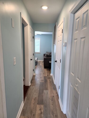 Harrison Hotel Unit H
Pet Friendly
2nd Story