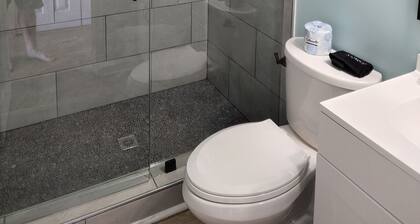 Harrison Hotel Unit H
Pet Friendly
2nd Story