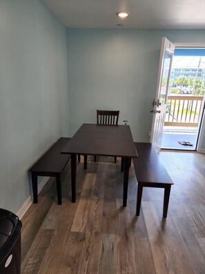 Dining - Harrison Hotel Unit H
Pet Friendly
2nd Story (Murrells Inlet)