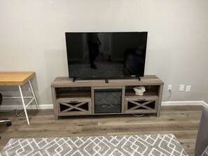 Interior - Cheerful 2 bedroom home 20 minutes from downtown (Houston)