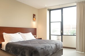 Deluxe Double Room, Balcony, City View | Premium bedding, down comforters, in-room safe, desk - Chairú Eco Hotel (Santa Cruz)