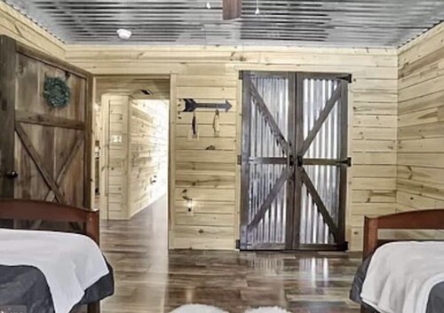 Converted barn with great views, hottub, pool table, shuffleboard & firepit.