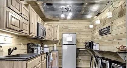 Converted barn with great views, hottub, pool table, shuffleboard & firepit.