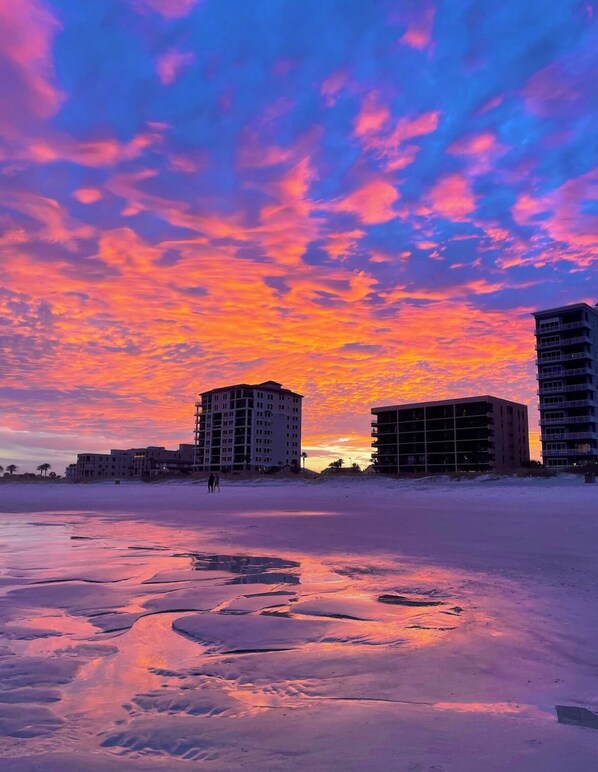 In Strandnähe, Liegestühle, Strandtücher