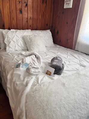 4 slaapkamers, een bureau, een strijkplank/strijkijzer, gratis wifi