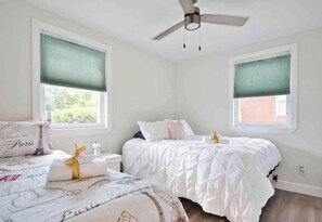4 bedrooms, desk, iron/ironing board, free WiFi