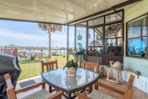 Outdoor dining - Bring your boat! Huge private dock and community ramp for you on the ICW. (Edgewater)