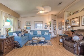 Smart TV - Bring your boat! Huge private dock and community ramp for you on the ICW. (Edgewater)