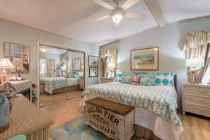 2 makuuhuonetta, työpöytä, silitysrauta/-lauta, ilmainen Wi-Fi