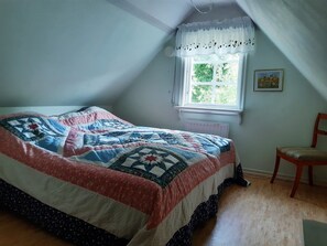 2 camere, una scrivania, ferro/asse da stiro, culla da viaggio