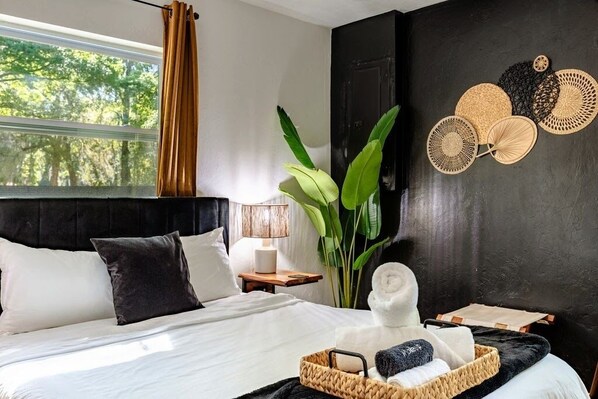 2 bedrooms, desk, iron/ironing board, free WiFi