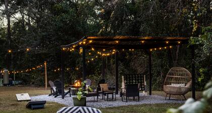 Huge Yard, BBQ, Fire-Pit, Devils Den & Rainbow Springs, Sleeps 5, Near HITS