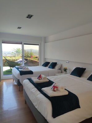 4 slaapkamers, een kluis op de kamer, een bureau