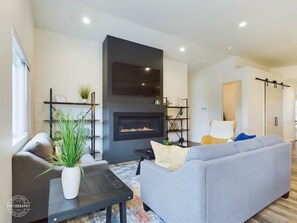 Smart-tv och eldstad