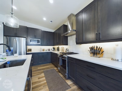 New Cozy, Modern 3-bedroom home. Close to dtwn CDA