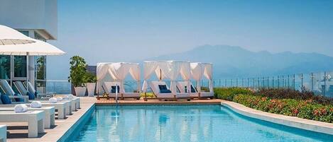 Indoor pool, outdoor pool