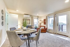 Interior - Grandview ADU - Stylish, comfortable, 1 bed/2 bath apartment close-in! (Vancouver)