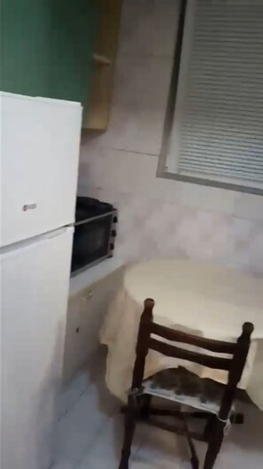 Kühlschrank, Esstisch