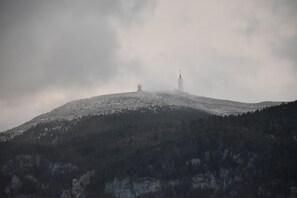 Snow and ski sports - villa with jacuzzi, at the foot of Mont Ventoux...5min from the town centre. (malaucene)