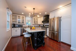 Fridge, microwave, oven, stovetop - Charming 4 bedroom home just steps to the water! (Baltimore)