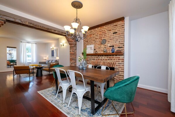 Dining - Charming 4 bedroom home just steps to the water! (Baltimore)