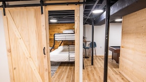 A room with a bunk bed, a desk, and a chair. - Green Door Getaway — family-friendly 4BR, 10 minutes to New River Gorge (Oak Hill)