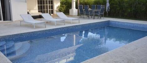 Piscine extérieure, piscine chauffée