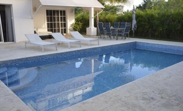 Outdoor pool, a heated pool