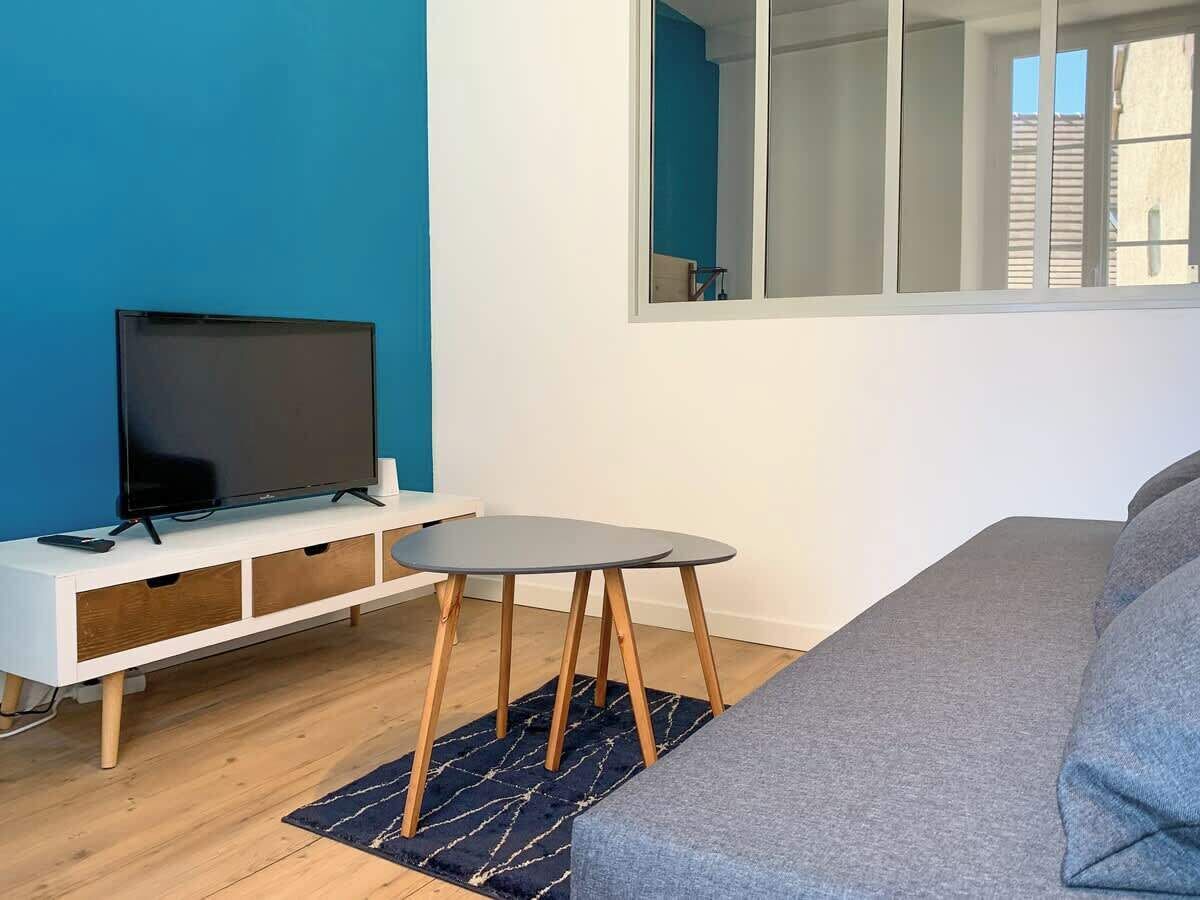 Smart-TV, Kamin, Arbeitsbereiche