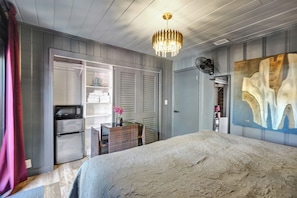 1 habitación, tabla de planchar con plancha, wifi gratis y ropa de cama