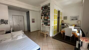 1 Schlafzimmer, Schreibtisch, BĂŒgeleisen/BĂŒgelbrett, BettwĂ€sche